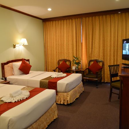 Angkor Hotel Siem Reap Buitenkant foto