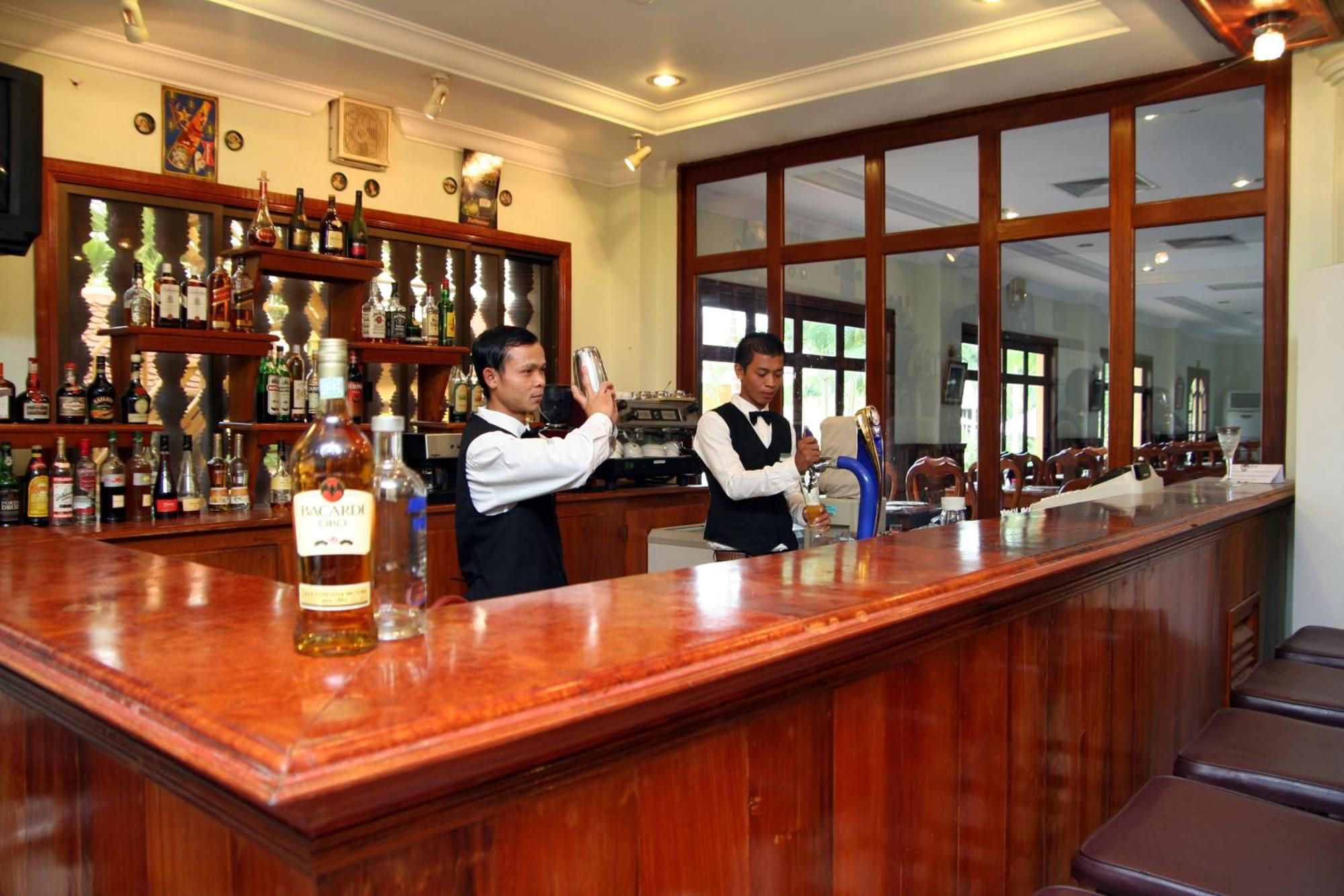 Angkor Hotel Siem Reap Buitenkant foto