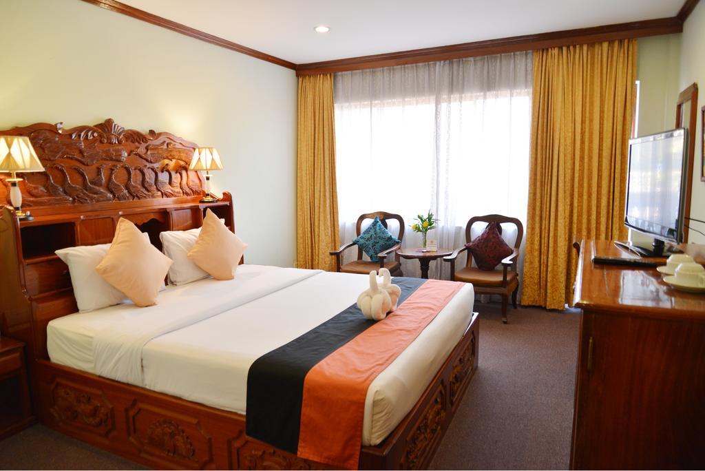 Angkor Hotel Siem Reap Buitenkant foto