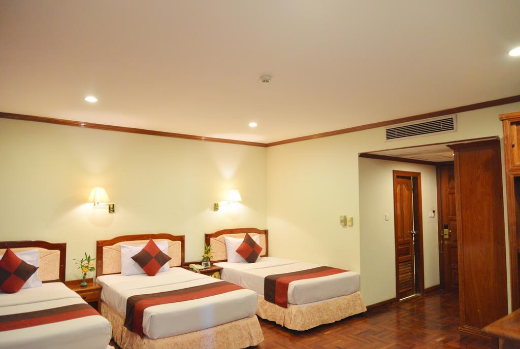 Angkor Hotel Siem Reap Buitenkant foto