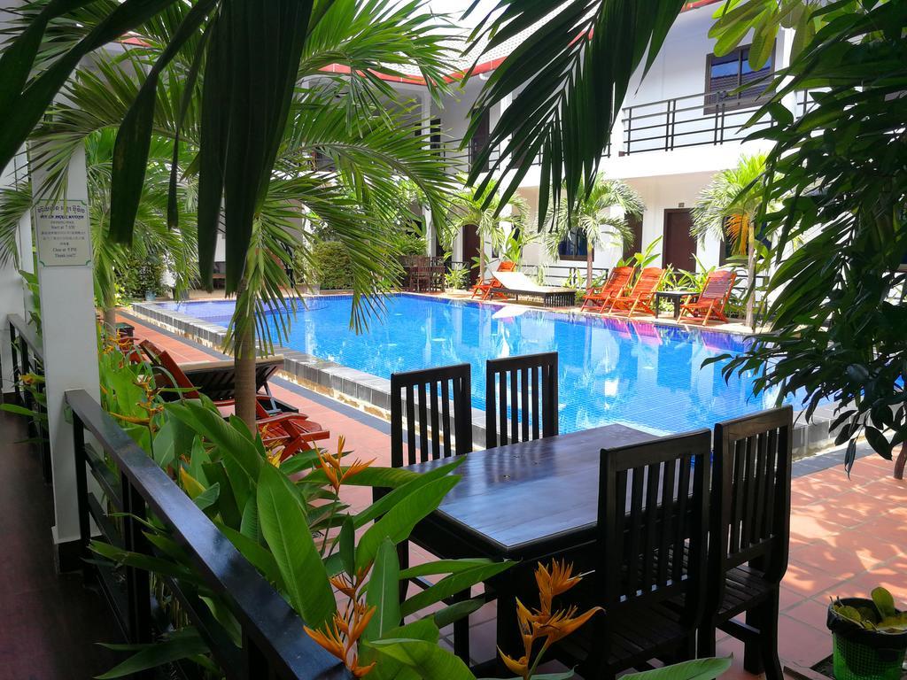 Angkor Hotel Siem Reap Buitenkant foto